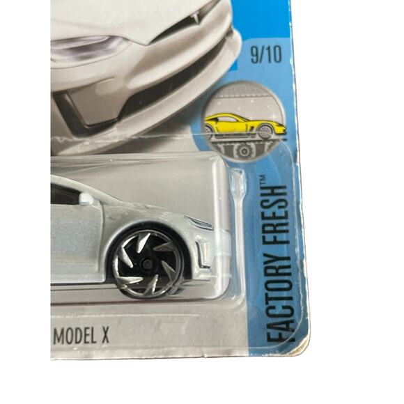 Tesla Model X Hot Wheels White Factory Fresh 97/365 New In Package - Picture 3 of 6